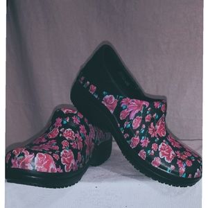 CROCS floral print clogs